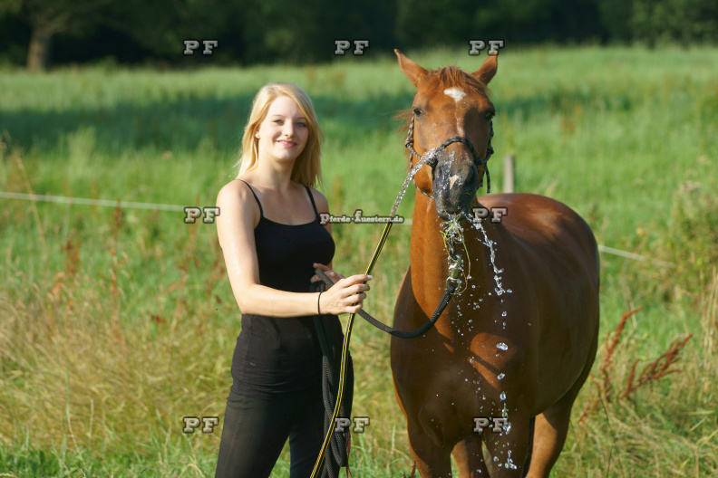 Pferd Mädchen Schlauch Wasser Humor  11 (3).JPG
